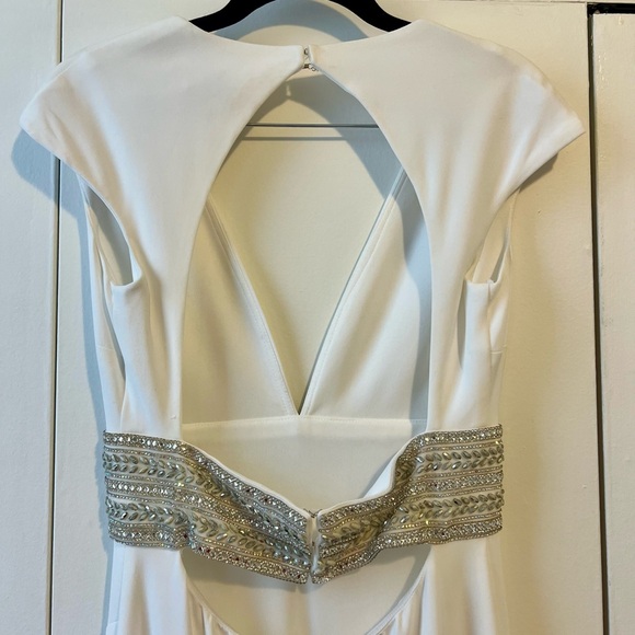 Xscape White Sheath Embellished V Neck Gown Dress size 6 - Picture 6 of 9
